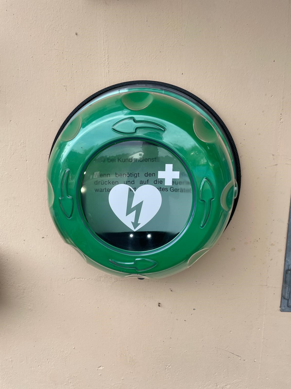 Defibrillator beim Kundendienst